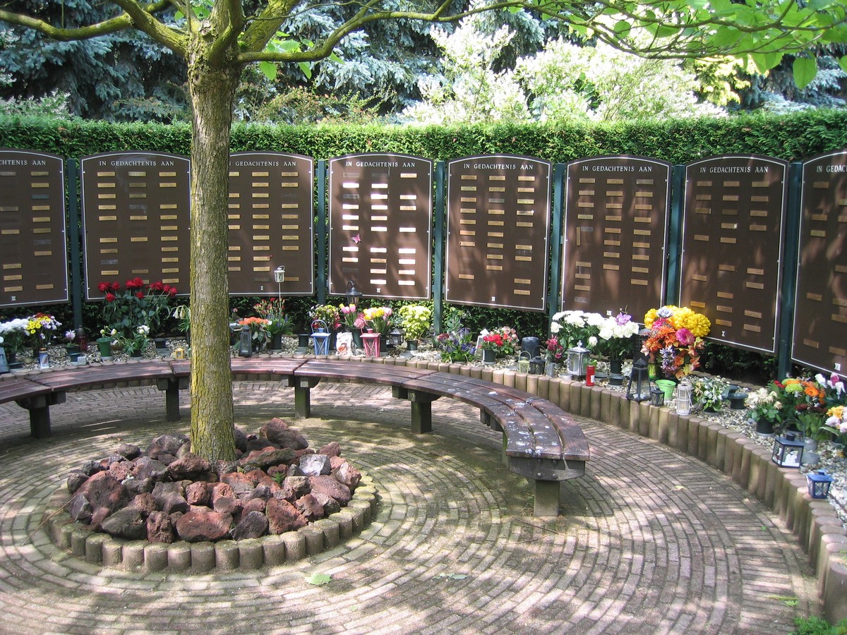 Gedenkbordje bij strooiveld